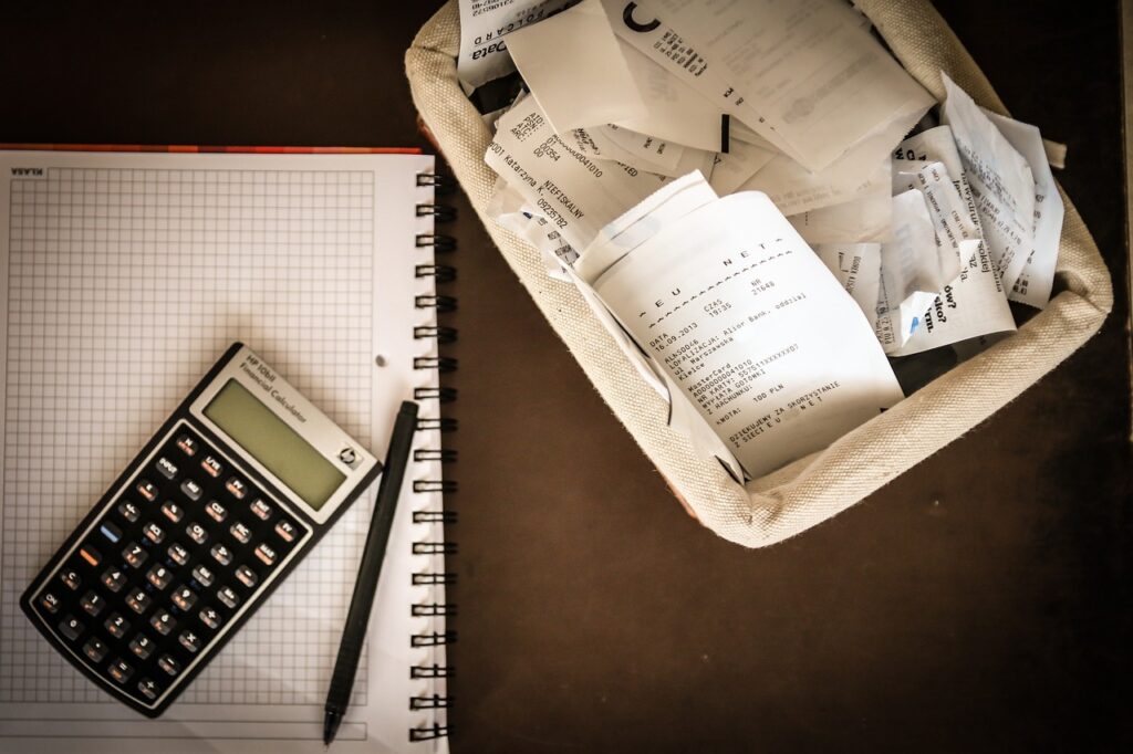 money, bills, calculator-256290.jpg